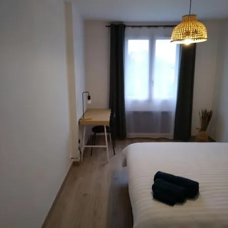 L'entre-nous Apartment *