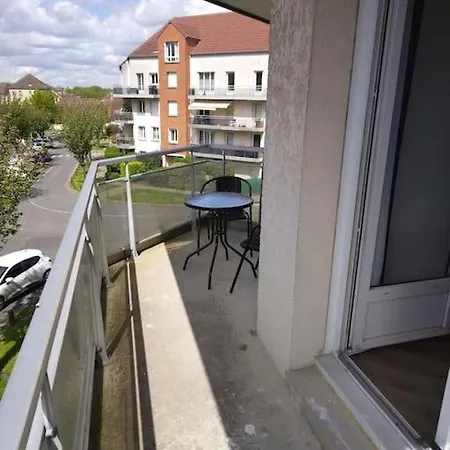 L'entre-nous Apartment